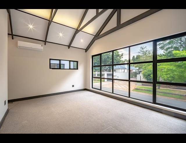 6 BEDROOM HOUSE FOR SALE IN WATERKLOOF